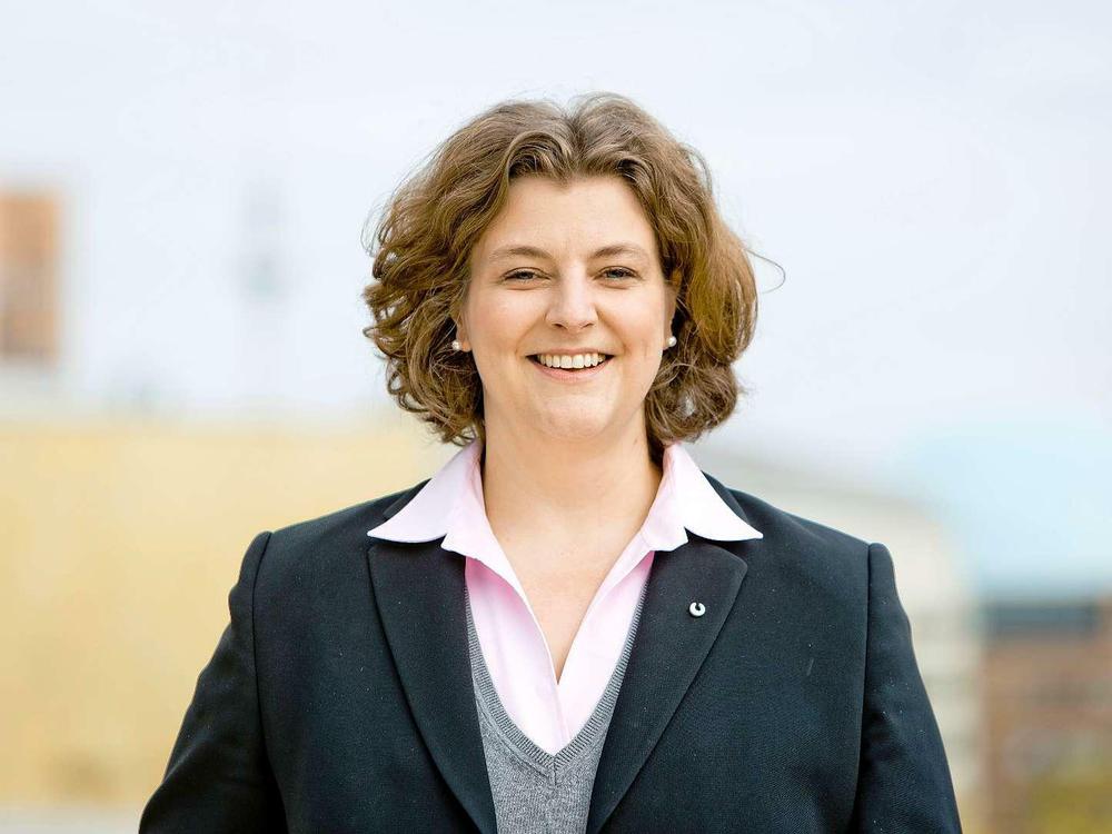 Wohnungspolitik Katrin Lompscher diskutiert mit DegewoChefin