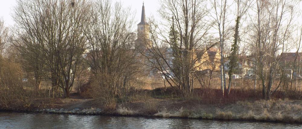Blick auf die Teltower Andreaskirche vom Schönower Ufer aus
