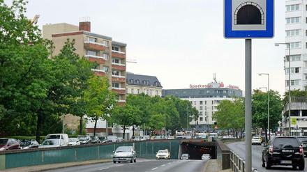 Adenauerplatztunnel, von der Lewishamstraße aus gesehen.