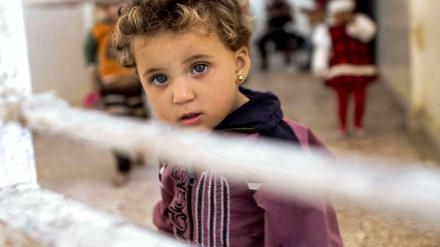 Kriegsflüchtlinge aus Syrien sollen in den Heimen an der Zehlendorfer Goerzallee untergebracht werden. Das Bild zeigt ein syrisches Mädchen in einem Flüchtlingslager an der Grenze zum Irak.