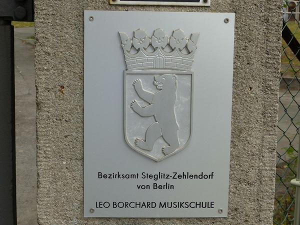 Die Leo-Borchard-Musikschule in Steglitz-Zehlendorf ist die größte Musikschule in Berlin. Etwa 7500 Verträge mit Schülern existieren derzeit