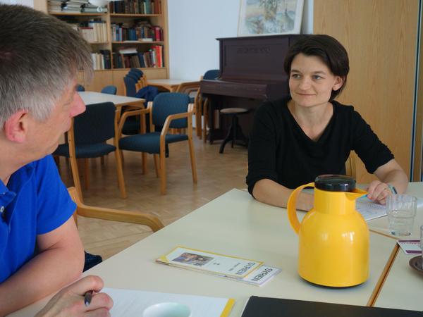 Zuerst einmal zuhören: Saskia Helbig bei einem Treffen mit Flüchtlingshelfern in Wannsee