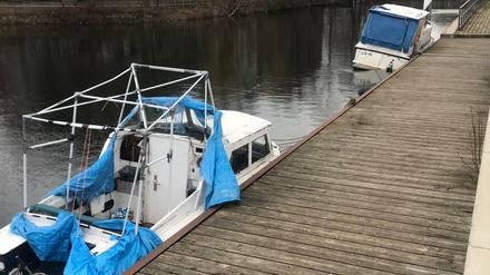 Schrottboote in Spandauer Kanal.