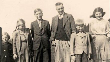 Die Familie von Cäsar von Hofacker im Frühsommer 1944.