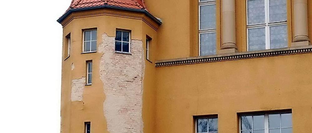 Symbol für den Sanierungsstau: Die Fichtenberg-Oberschule in Steglitz machte in den letzten Monaten immer wieder Schlagzeilen als besonders sanierungsbedürftige Schule im Bezirk