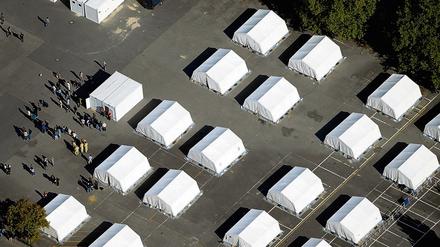 Noch immer müssen rund 250 Flüchtlinge in den Zelten leben.