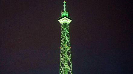 Der Funkturm, hier mal mit grüner Beleuchtung während des Festivals „Berlin leuchtet“ im Herbst 2015. 