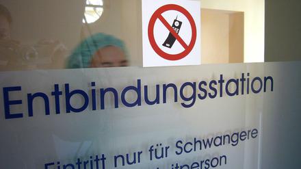 Schlechter Empfang. Werdende Mütter werden angeblich fortgeschickt aus Berlins Krankenhäusern.