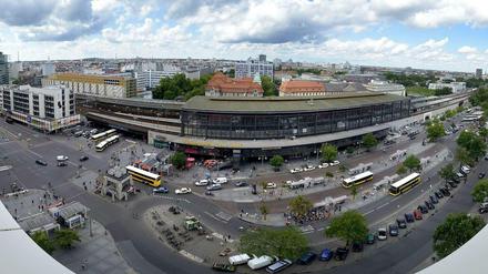 Hier soll sich einiges ändern. Ein Blick auf den Hardenbergplatz vom 60 Meter hohen Hutmacher-Haus. 