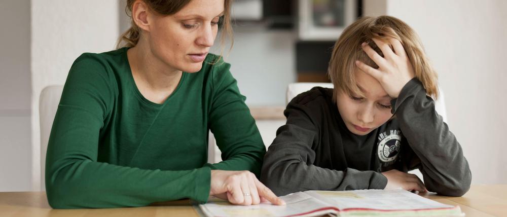 13 Jahre den eigenen Kindern bei den Hausaufgaben zu helfen - wer selbst schon ungern Hausaufgaben gemacht hat, für den ist die Vorstellung nicht sehr verlockend 