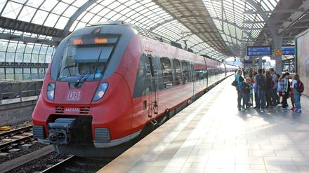 Das bisherige Angebot nach Nauen mit der Regionalbahn gilt als unzureichend.