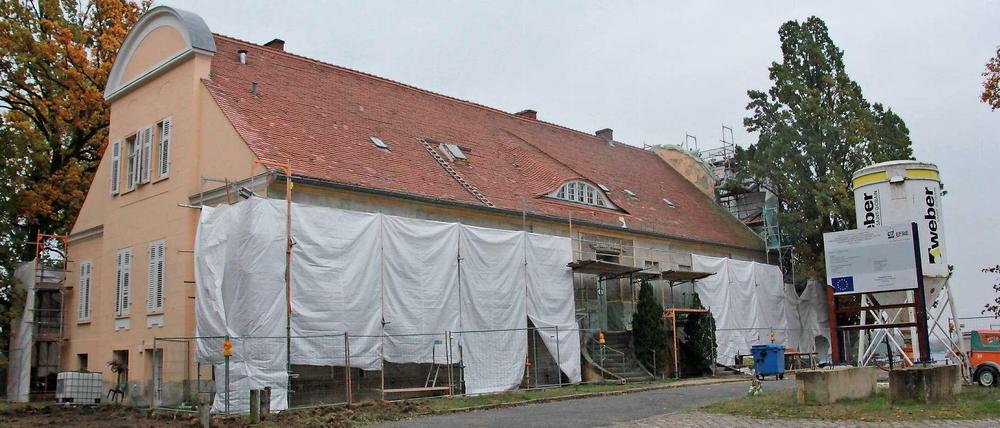 Derzeit wird die Fassade des Gutshauses restauriert.