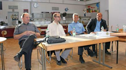 Harald Chybiak, Daniel Buchholz, Guido Jüngling und Stephan Machulik (v.l.n.r.) informierten über die Kriminalitätsentwicklung in der Wilhelmstadt.