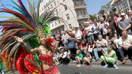In Kreuzberg wird dieses Wochenende gut getanzt: Der Karneval der Kulturen zieht durch die Straßen.