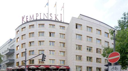 Das Rätselraten ums Kempinski am Ku'damm geht weiter. Eigentümer eines Nachbargrundstücks planen dort Läden, Wohnungen und ein kleineres neues Hotel. 