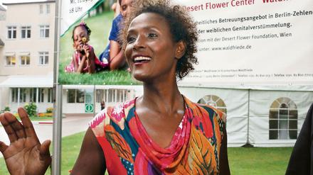 Unter der Schirmherrschaft von Waris Dirie, somalische Bestsellerautorin ("Wüstenblume") und Aktivistin gegen Genitalverstümmelung, wurde das Center gegründet. 