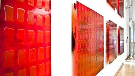 „Transluzide Rotsequenz“ heißen diese Werke von Margareta Hesse.