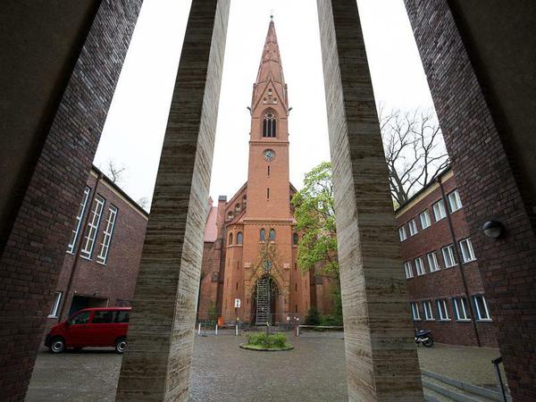 Kirche gesperrt Baufällige Steglitzer Matthäuskirche soll energetische
