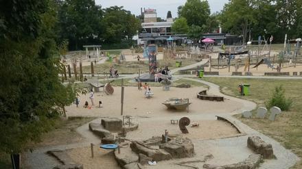 Der Wasserspielplatz im Buschkrugpark - ohne Wasser.