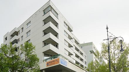 Leerstehendes Laden- und Bürogebäude am Kurfürstendamm in Berlin-Halensee.