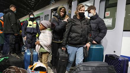 Geflüchtete aus der Ukraine bei ihrer Ankunft am Berliner Hauptbahnhof.
