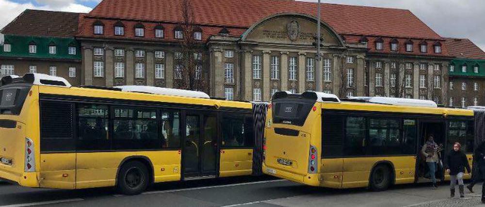 BVG-Busnoten Nr 1 in Berlin: In Spandau könnte die U-Bahn den Busverkehr entlasten.