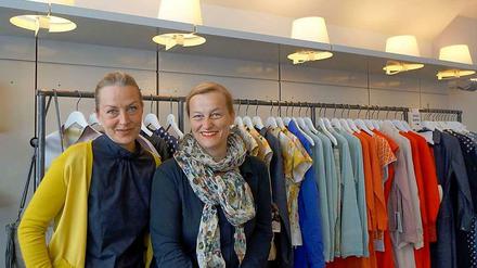 Die Designerinnen Ines Bramigk (links) und Esther Thomas verkaufen bald nicht mehr in den Bahnbögen.
