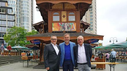 Die Macher am „Olympiaturm“. Bernd Andrich, Klaus-Jürgen Meier und Arnold Bergmann (v.l.n.r.) laden zum „Summer in the City“ ein.