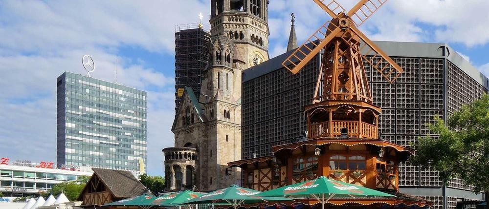 Windmühle auf dem Breitscheidplatz: Vom „Summer in the City“-Fest auf dem Breitscheidplatz hält unser Autor wenig.