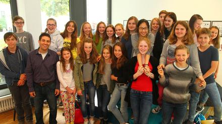 Ready for the Queen. Die Schülerinnen und Schüler des Werner-von-Siemens-Gymnasiums freuen sich auf den Besuch der Königin.