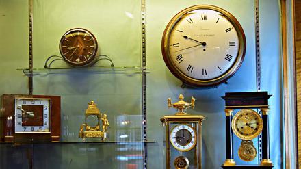 Der auf alte Uhren spezialisierte Fachbetrieb „Uhren Bischoff“ in Berlin-Charlottenburg muss bald schließen.