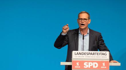 Michael Müller spricht beim SPD-Parteitag in Berlin.