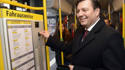 Er hat gut lachen. Der Sozialdemokrat Andreas Geisel hat auf sozialverträgliche Tarife für Bus und Bahn zu achten. Als Verkehrssenator ist er wiederum auf ausreichend Geld für Bus- und Bahnverkehr angewiesen.
