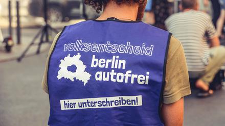 Die Initiative "Berlin autofrei" will die Zahl der zulässigen Pkw-Fahrten stark reglementieren.