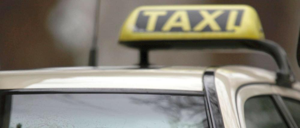 Der Preisdruck ist groß: Immer mehr Taxifahrer bieten vergünstigte Fahrten ohne Taxameter an - um am Markt eine Chance zu haben.