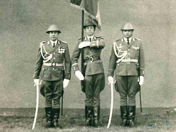 Stolz in der Uniform: Oberleutnant Richard Herrmann (rechts) im Jahr 1978