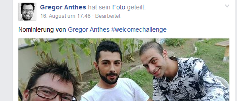 Mit-Initiator Gregor Anthes postet ein Foto vom Grillfest mit Flüchtlingen.