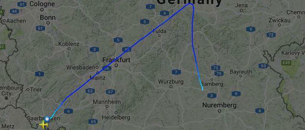 Die Maschine drehte über Thüringen plötzlich ab und flog Richtung Nürnberg.