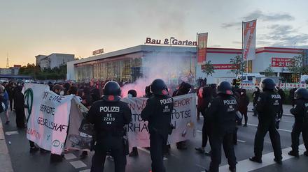 Teilnehmer einer Demonstration für die Potse zogen am Dienstagabend durch Berlin.