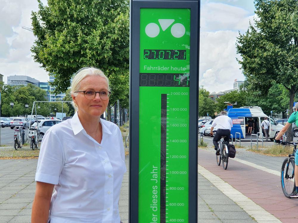 So viele Räder rollen durch die Stadt: Berlin nimmt erstes Fahrrad