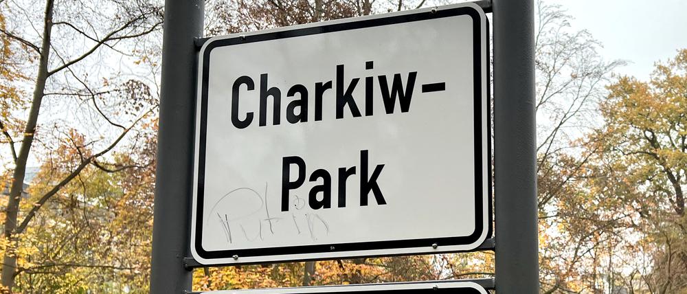 Im Charkiw-Park, die Grünanlage befindet sich in der Nähe des Steglitzer Kreisels, werden ab 1. September Fotos aus der Partnerstadt des Bezirks gezeigt.