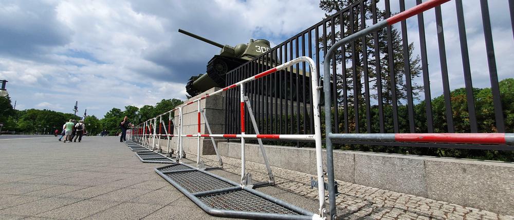 Gitter vor dem Sowjetischen Ehrenmal im Tiergarten