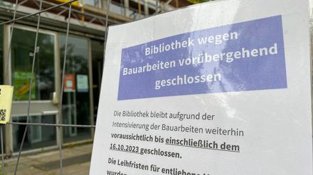 Seit August geschlossen: Die Wiedereröffnung der Gottfried-Benn-Bibliothek zieht sich.