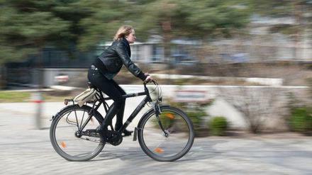 Mit dem Rad zur Arbeit: Das machen glücklicherweise immer mehr Menschen, gerade in Berlin. Jetzt können Radfahrer die Wege ihrer Stadt bewerten.
