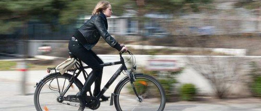 Mit dem Rad zur Arbeit: Das machen glücklicherweise immer mehr Menschen, gerade in Berlin. Jetzt können Radfahrer die Wege ihrer Stadt bewerten.