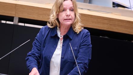 Catherina Pieroth-Manelli (Bündnis 90/Die Grünen), Abgeordnete im Berliner Abgeordnetenhaus, spricht in der Plenarsitzung im Berliner Abgeordnetenhaus.