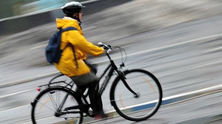 Mit oder ohne? Die Helmpflicht für Fahrradfahrer wird nicht zum ersten Mal diskutiert. Die Radfahr-Lobby ist dagegen.