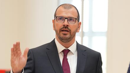 Steffen Freiberg (SPD) bei seiner Vereidigung als Brandenburger Bildungsminister im Mai. 
