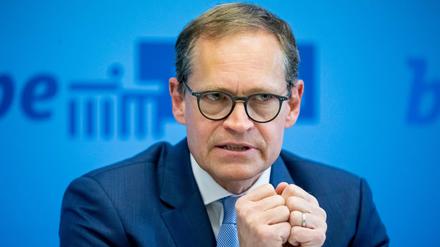 "Schwierig" findet der Regierende Michael Müller die Dreierkonstellation seiner SPD mit Linken und Grünen in Berlin 