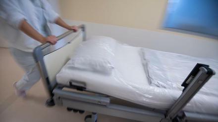 In der Pandemie hielten die Kliniken viele Betten für Covid-19-Patienten frei.